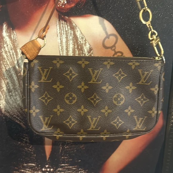 Authentic LV pouchette - Picture 2 of 4